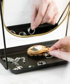 Aanbiedingen ? Navaris Make-up Spiegel - Tafelspiegel Met Opbergruimte Voor Sieraden - Staande Cosmeticaspiegel Met Twee Kanten - Met 3x Vergroting - Zwart/Goud ⭐ -Tom Ford Shop 550x550 320